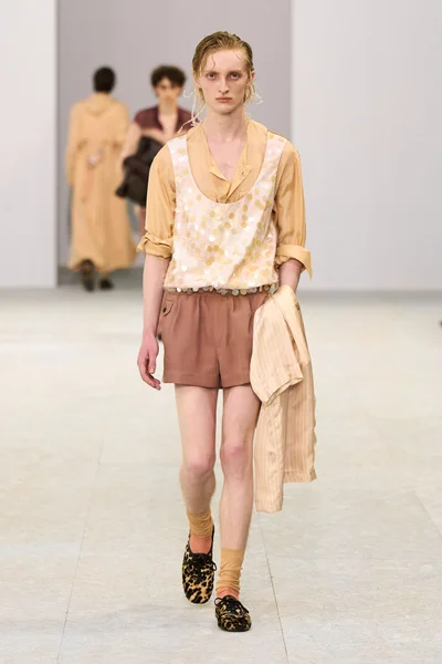 Look 8
